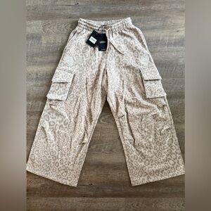 New with tag Darcsport DUAL MIA CARGO SWEAT PANTS IN CLAY LEOPARD